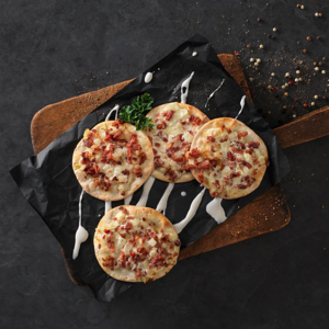 Delicool Mini Flammkuchen, tiefgekühlt, 30 x 30 g Delicool Mini Flammkuchen, tiefgekühlt, 30 x 30 g